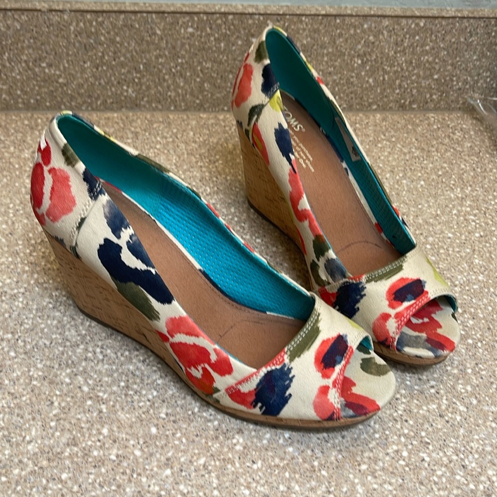 Toms peep toe espadrille wedge size 10